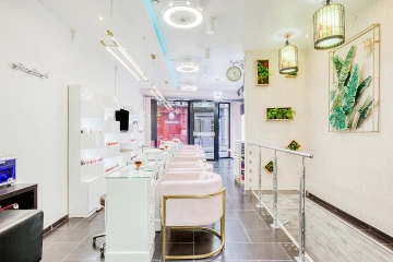 Tables de soins des mains à l'Institut Mademoiselle Paris 1er